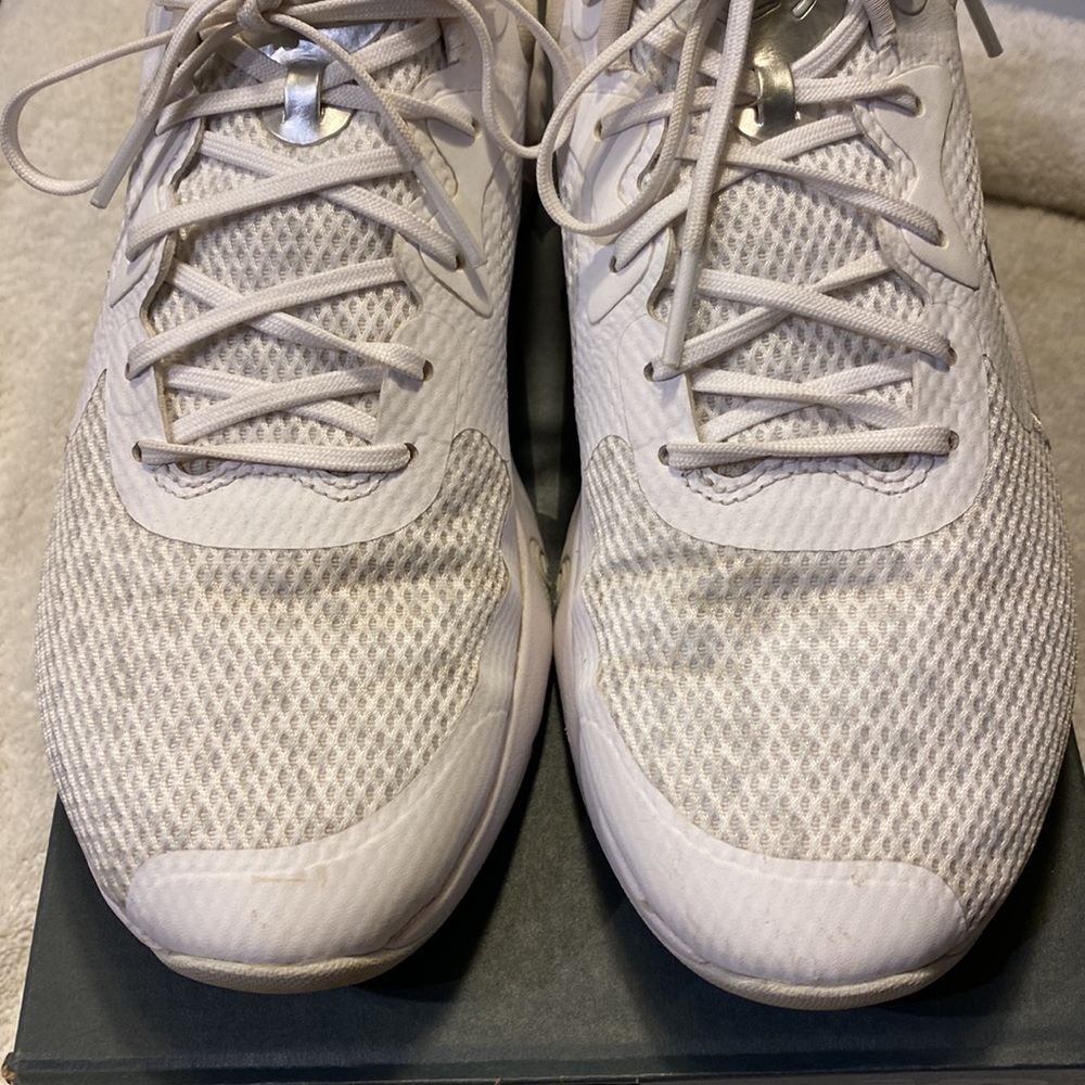 Nike women’s white running trainers walking casual sneakers size 7.5